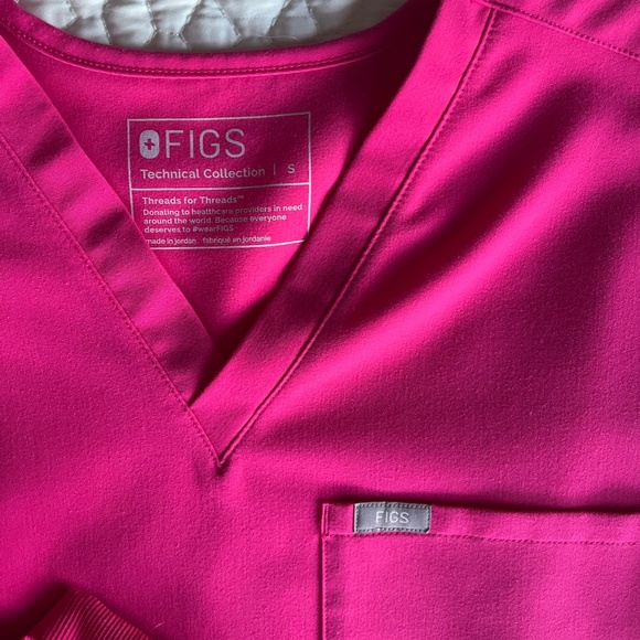 FIGS Scrub Set – Shocking Pink (Size: Small / Regular) - Picture 2 of 4